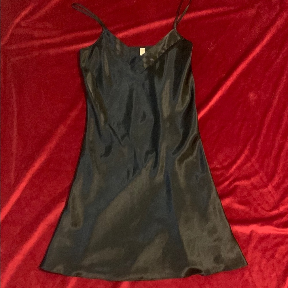 Aziz Black Knee-Length Spaghettiti Strap Slip Dress